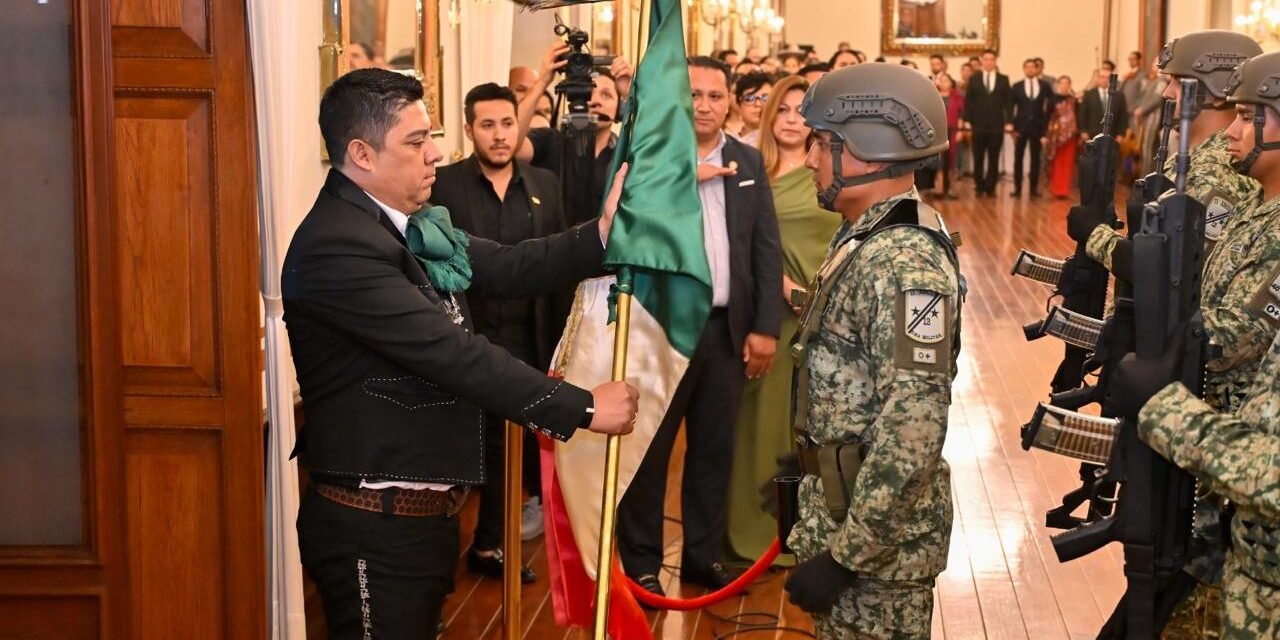 ¡VIVA MÉXICO! POTOSINOS CELEBRAN 216 AÑOS DE INDEPENDENCIA
