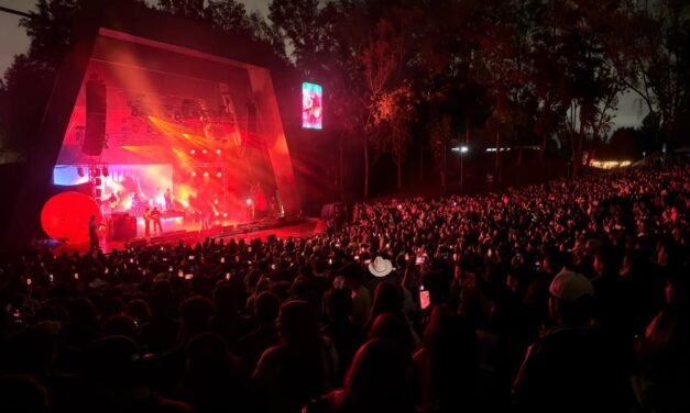 ESLABÓN ARMADO HACE VIBRAR EL TEATRO DE LA CIUDAD CON SOLD OUT