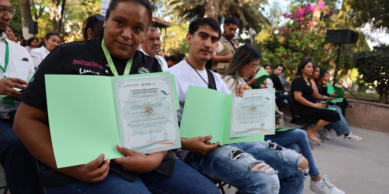 CONSTANCIAS DEL ICAT RESPALDAN CAPACITACIÓN PARA EMPLEO Y AUTOEMPLEO