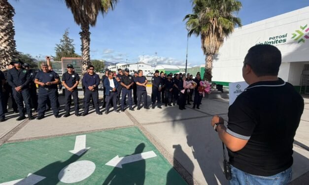 GOBIERNO ESTATAL RECONOCE CASI 30 AÑOS DE SERVICIO DE PERSONAL PENITENCIARIO