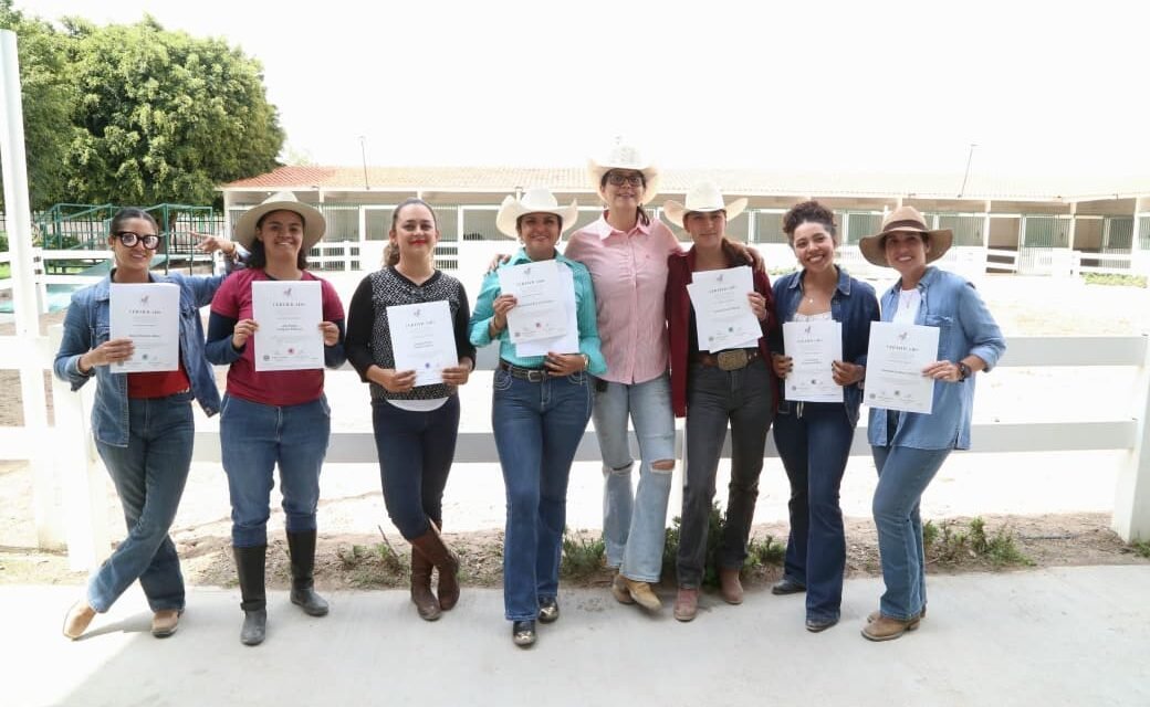 DIF ESTATAL REÚNE A ESPECIALISTAS DEL PAÍS EN CERTIFICACIÓN DE EQUINOTERAPIA