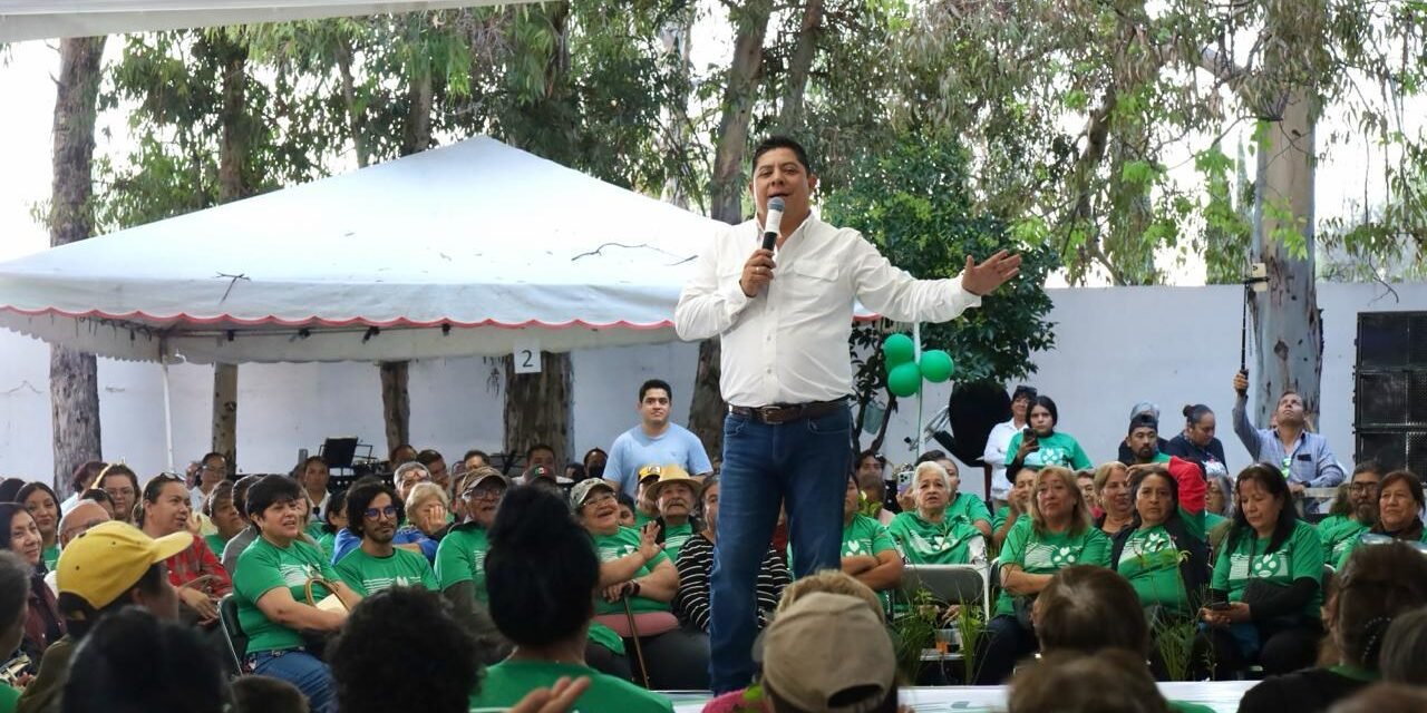 CON EL PROGRAMA “EL GOBER EN TU CASA” LLEGAN LAS LICENCIAS GRATUITAS DIRECTO A LAS COLONIAS