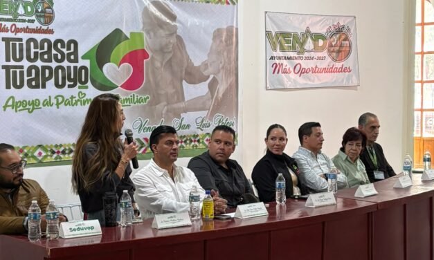 GOBERNADOR RICARDO GALLARDO ACERCA PROGRAMAS DE VIVIENDA Y CERTEZA PATRIMONIAL A VENADO