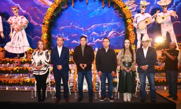 EL GOBERNADOR RICARDO GALLARDO INAUGURA MONUMENTAL ALTAR DE MUERTOS EN PALACIO DE GOBIERNO