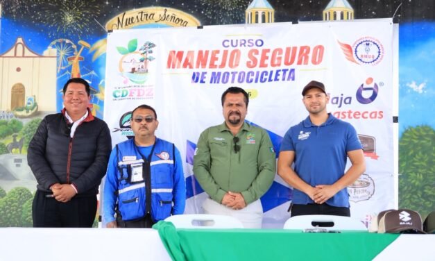 CAPACITAN A CERCA DE 60 MOTOCICLISTAS EN CURSO DE MANEJO SEGURO EN CIUDAD FERNÁNDEZ