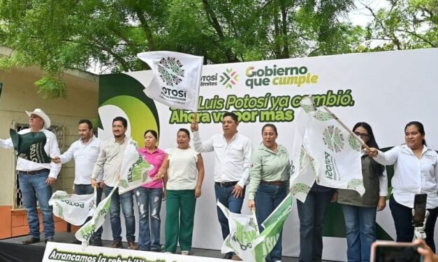 GOBERNADOR RICARDO GALLARDO LLEVA EL CAMBIO A LAS ESCUELAS DE AXTLA DE TERRAZAS
