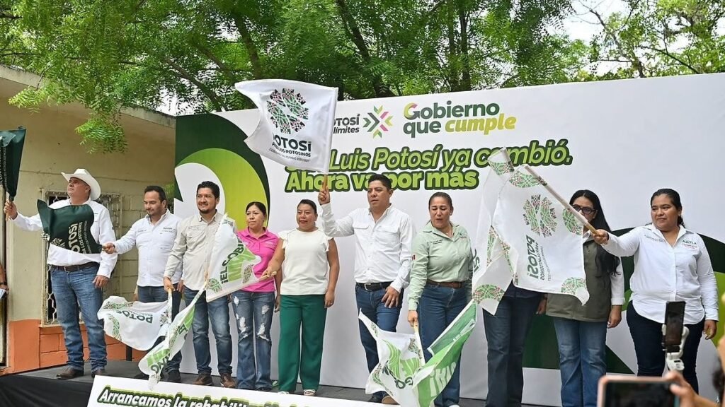 GOBERNADOR RICARDO GALLARDO LLEVA EL CAMBIO A LAS ESCUELAS DE AXTLA DE TERRAZAS